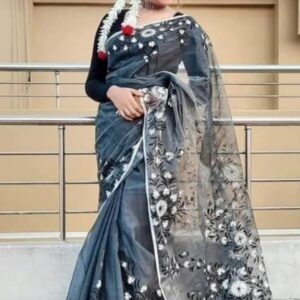 হাফসিল্ক শাড়ীতে হ্যান্ডপ্রিন্ট তুলির কাজ করা