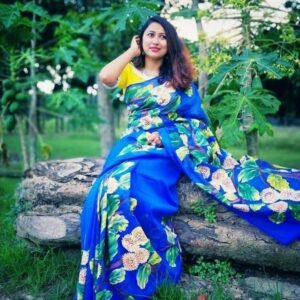 হাফসিল্ক শাড়ীতে হ্যান্ডপ্রিন্ট তুলির কাজ করা